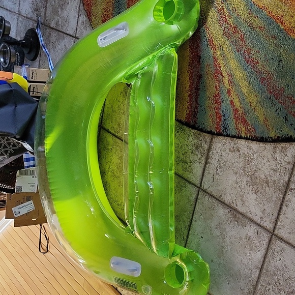 - Summer waves chill out lounge what I use at my pool fab size above green - Picture 6 of 10